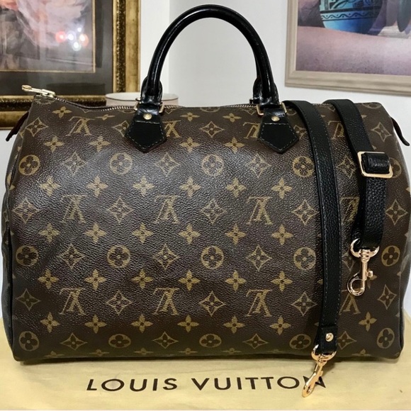 Authentic Louis Vuitton Monogram Speedy 35 Handbag 👜 - Picture 15 of 16
